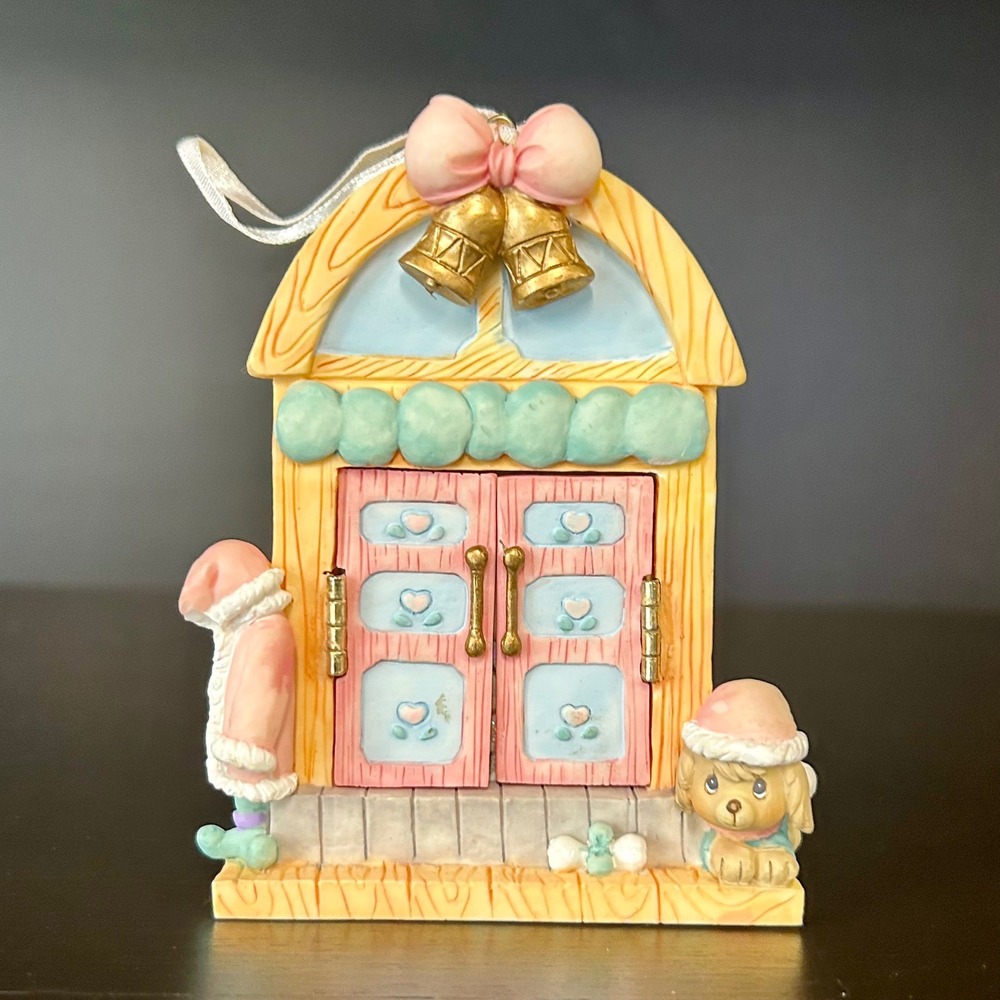 Precious Moments 2001 Angels Decorating Snowman Christmas Ornament 2001